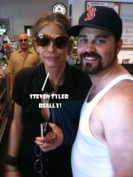 Steven-Tyler-old-lady-pic.jpg